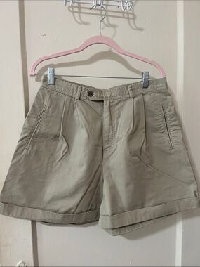Liz Sport Beige High-Rise Pleated Women’s Shorts, Size 14 (30 inch waist)
